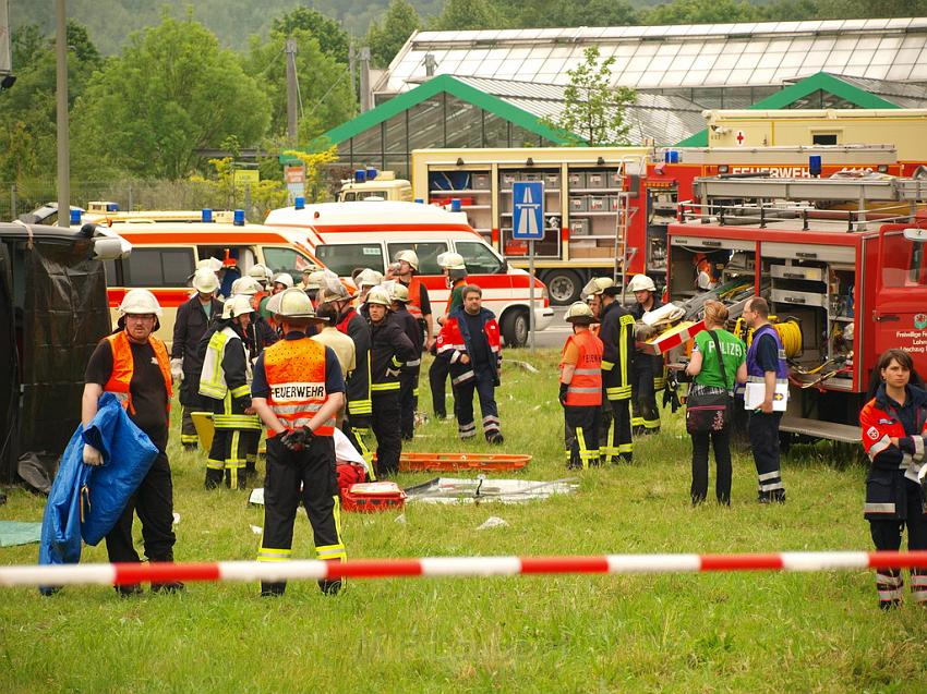 Schwerer Unfall mit Reisebus Lohmar Donrather Dreieck P235.JPG